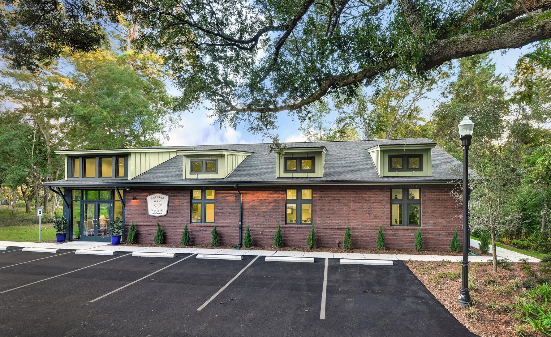 Smiling Oak Dentistry building exterior surrounded by oak trees